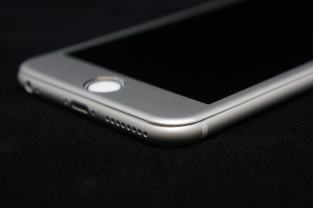 レビュー：iPhone 6 / 6 Plusの曲面エッジまでを守れる保護ガラス「iloome ScreenMate Max」