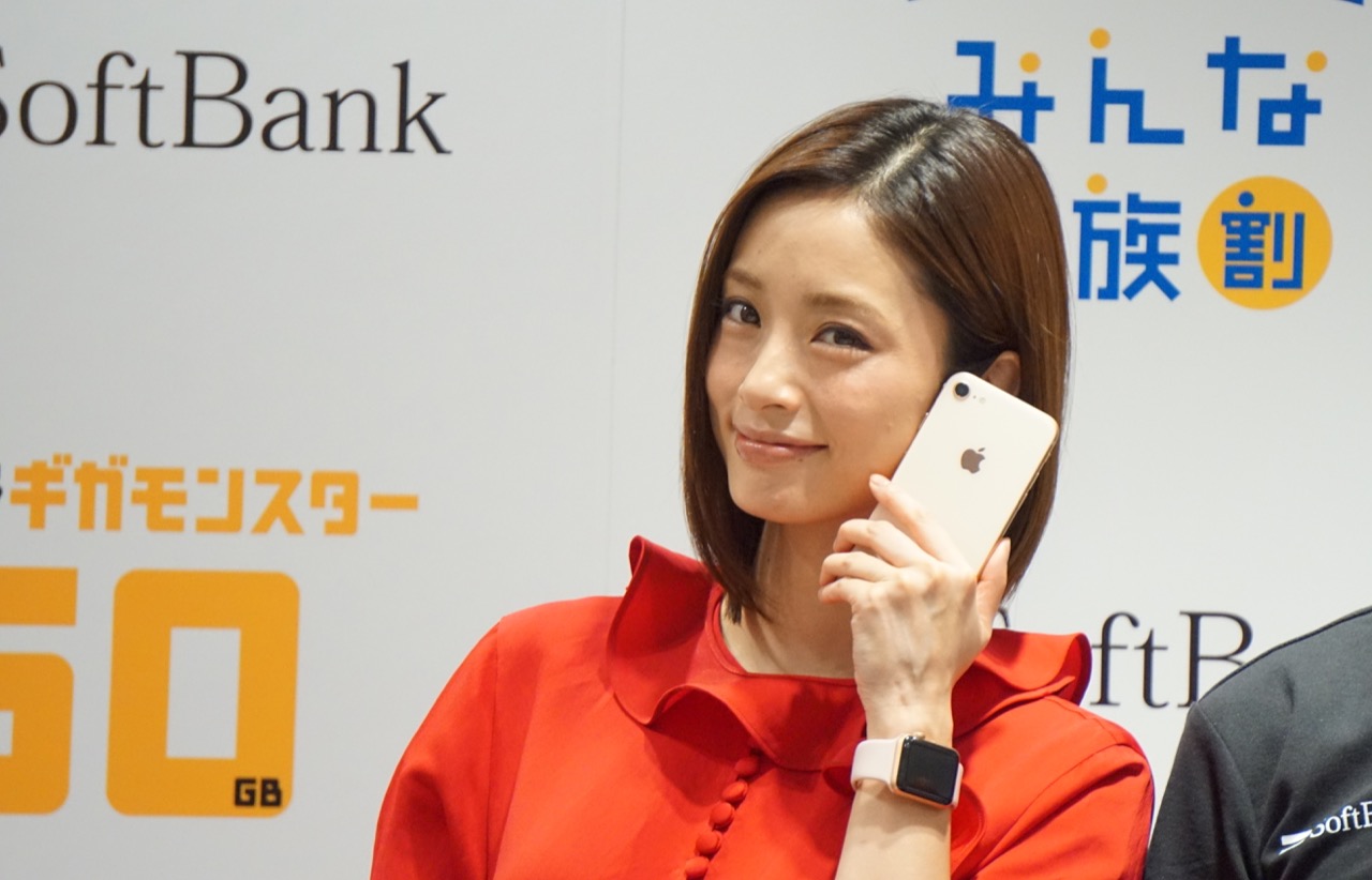上戸彩さんも登場、ソフトバンク銀座でiPhone 8発売セレモニー