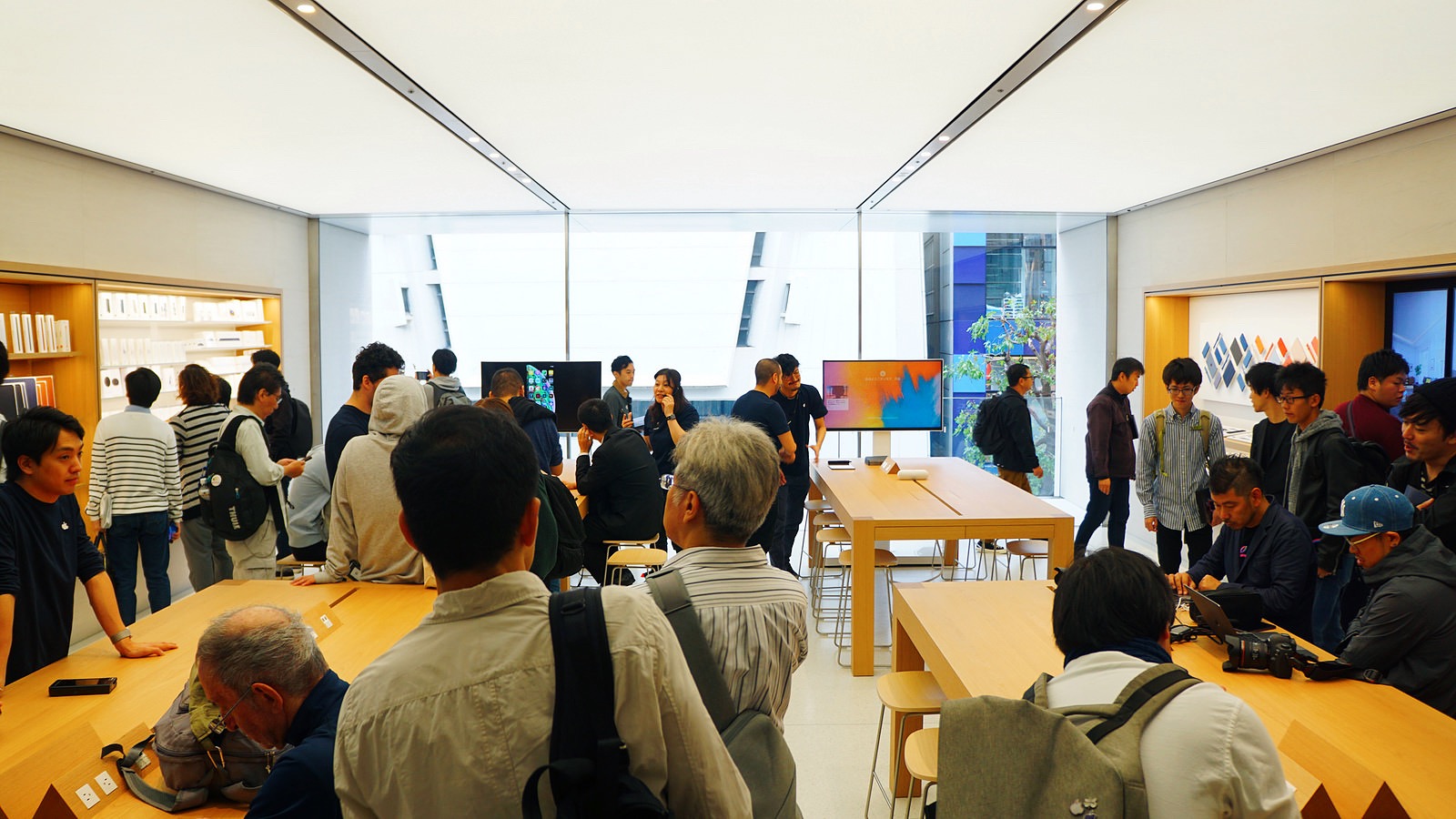「Apple渋谷」のらせん階段