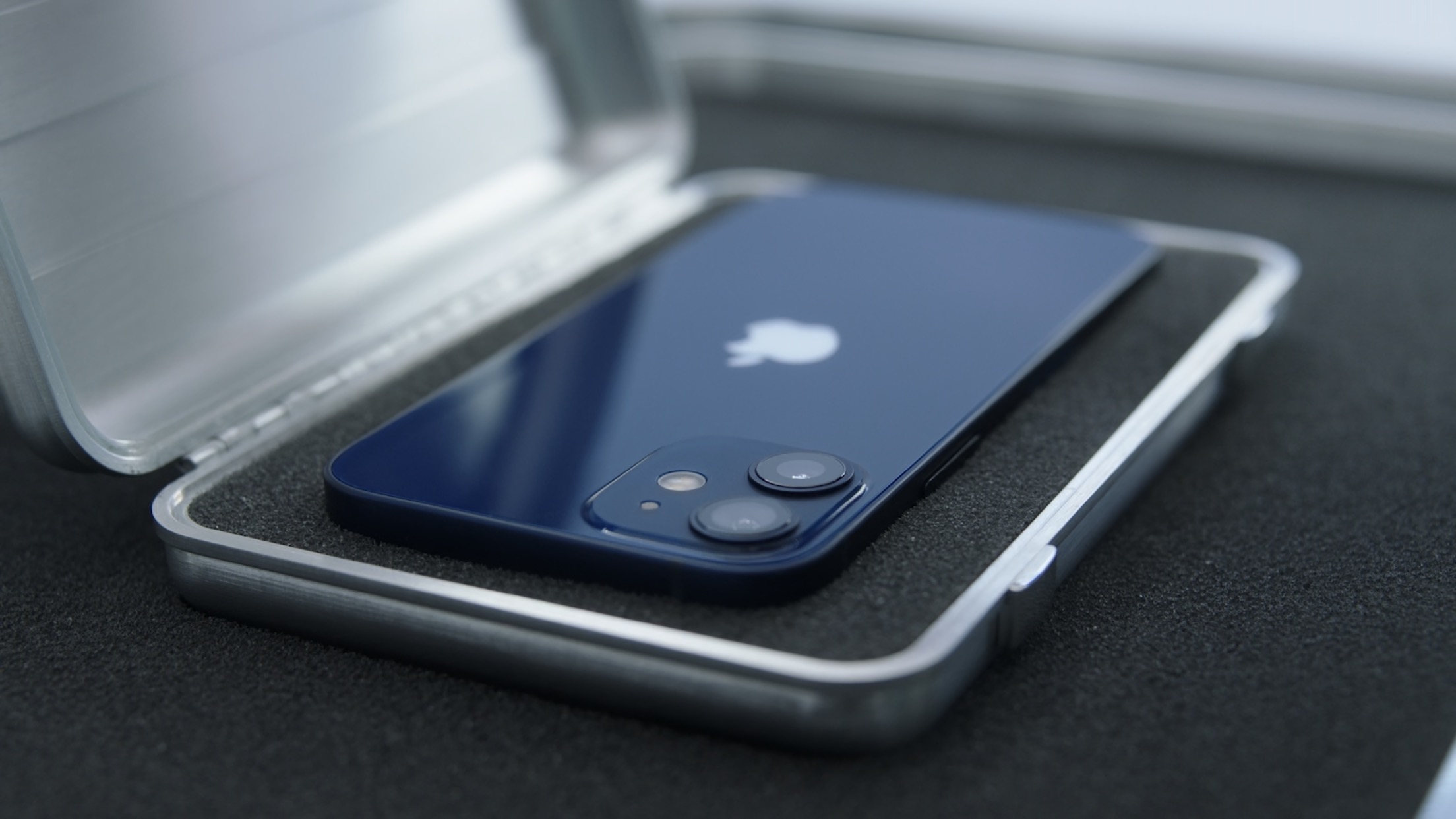 速報：iPhone 12 miniが登場。世界で最も小さい5Gスマホに