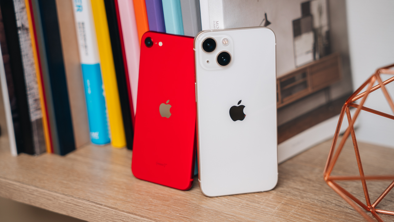 違いは？iPhone SE3とiPhone 13を比較する｜サイズとデザイン