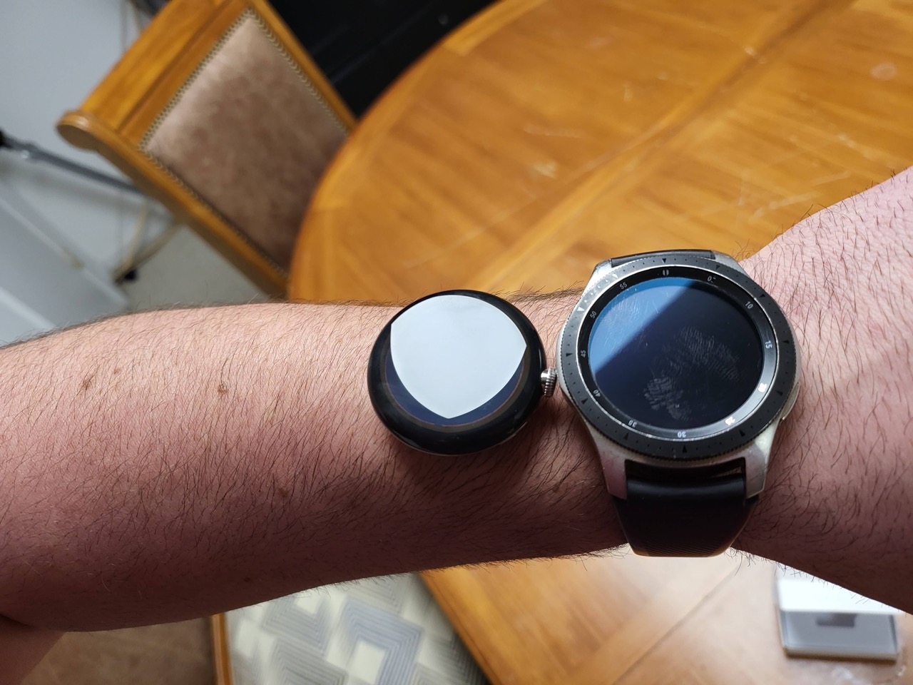 Galaxy Watchとの大きさ比較