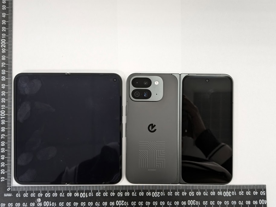 Pixel 9 Pro Foldのカバーディスプレイとメインディスプレイ