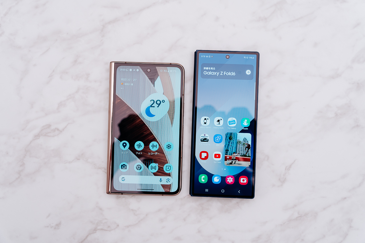 Pixel Fold(左)とGalaxy Z Fold6(右)