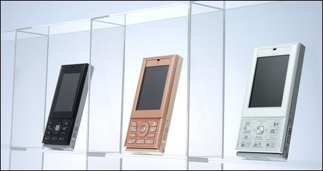 P704iが8月31日に発売