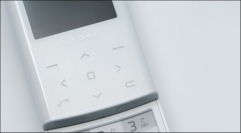 HSDPA対応チョコレートフォン「L704i」を19日に発売。
