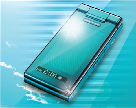au、2009年夏モデルとして「ソーラーケータイ」を発売。