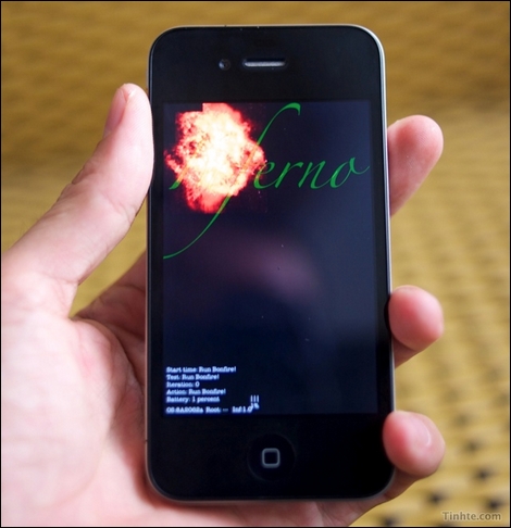 iPhone 4G、Apple A4を搭載。メモリは256MB。