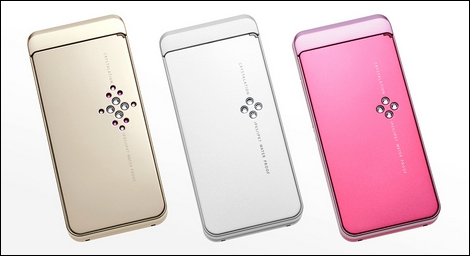 スワロフスキーをあしらった防水ケータイ「P-04C」