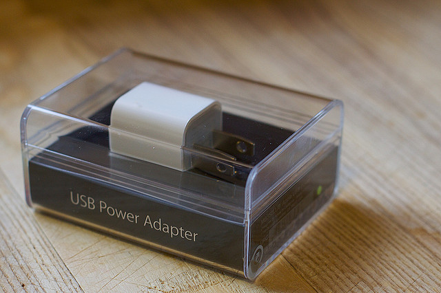 iPhoneによる感電死の原因はやはり非正規の充電器だったようです。