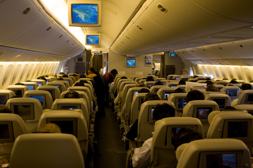 米の航空機にて離着陸時の電子機器の利用が可能にーデータ通信はWi-Fiのみ、日本ではどうなるの?