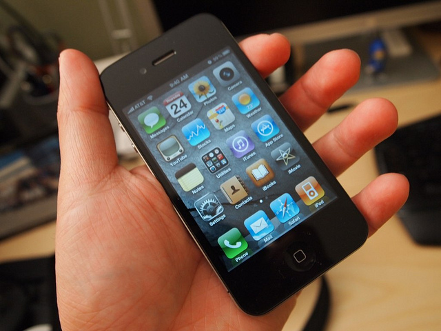 Apple、iPhone5よりも大きいディスプレイの搭載を示唆