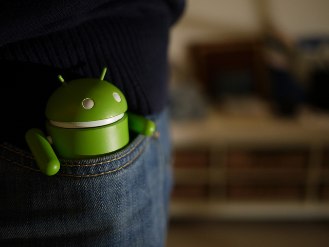 【Android】スマートフォンが起動も充電もできない時の対処方法