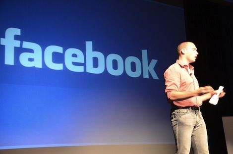 Facebookフォンが開発中?iPhoneの開発者が手がけているかも。