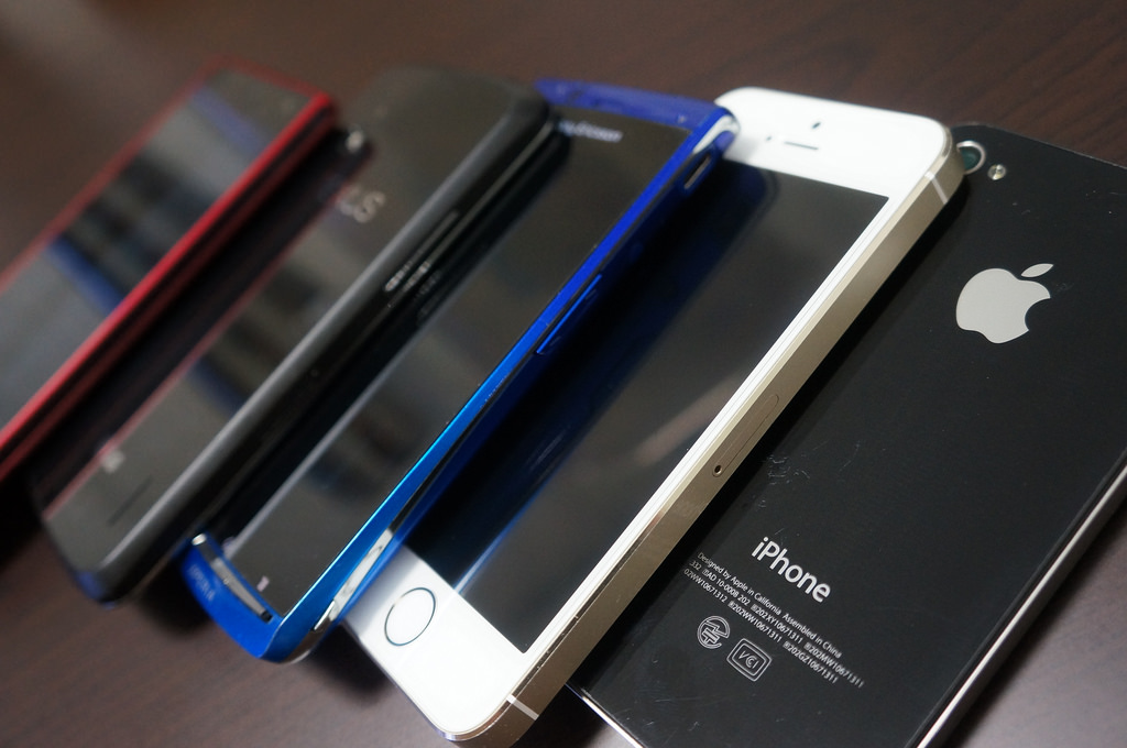 自民党がスマホに対して携帯電話税の導入を検討か