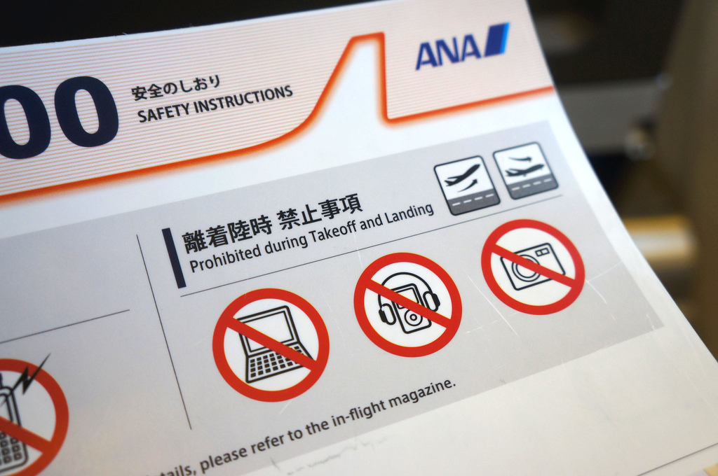 飛行機の離着陸時にもスマートフォンなどの使用が可能にー今年9月から
