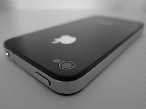 ドコモ、販売台数のノルマなどからiPhoneの販売は厳しいとコメント。