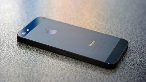 au、iPhone5予約の4割が新規契約であることを明らかに。