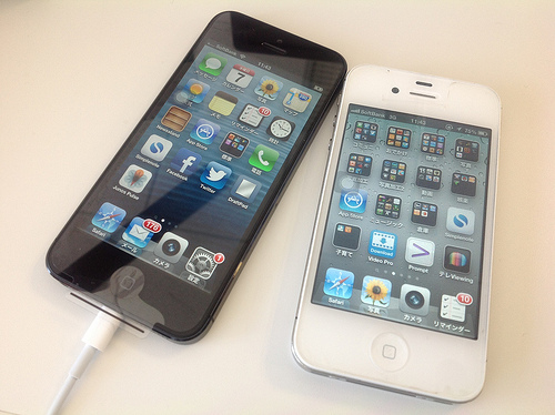 次期iPhone(iPhone5S)とiOS7の存在が確認される。
