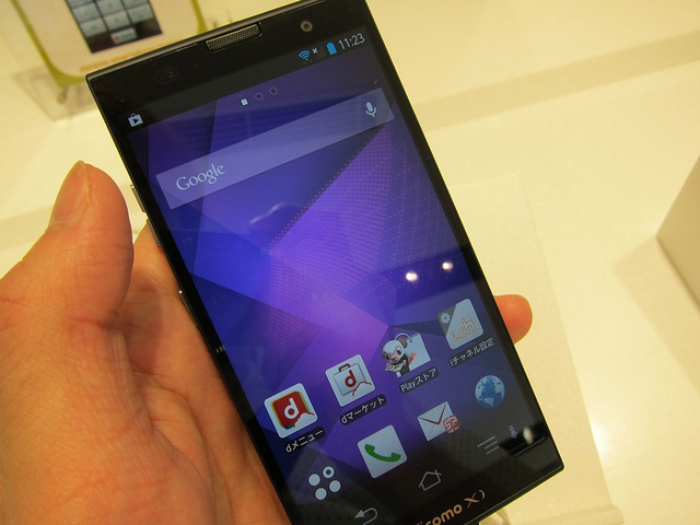 ARROWS NX F-06Eーほぼ全部入りのスマートフォン