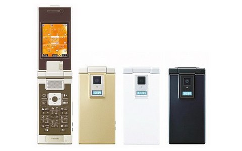 11.4ミリの極薄ステンレスボディ-P704iμ