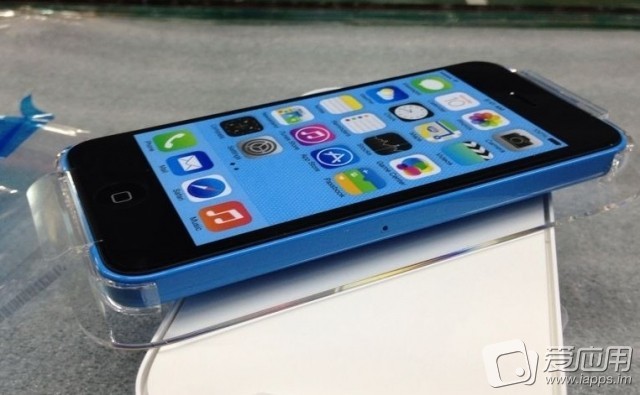 日本のキャリアがiPhone 5Cの販売を検討との報道ー日本経済新聞