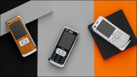 ドコモ、ヨーロピアンケータイ「NM705i」を発売。