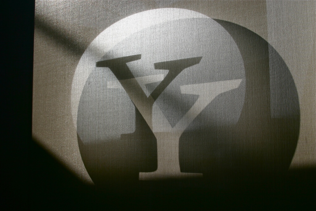 【速報】ヤフーが携帯電話事業に参入。ブランド名は「Y!mobile」