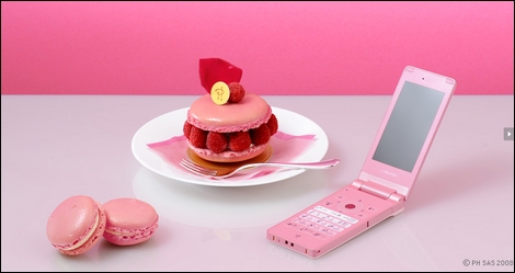 N-03A - ピエール・エルメとのコラボレーションスイーツケータイ。
