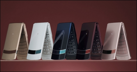 N906iμ - 薄型ボディのワンセグ搭載ハイエンドモデル。