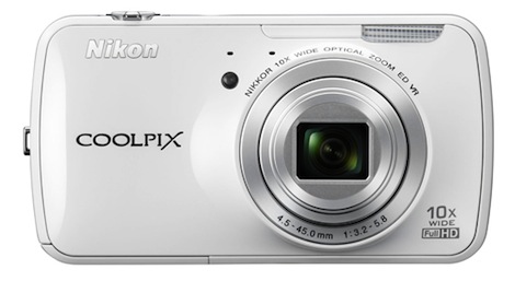 ニコン、Android を搭載したデジカメ「COOLPIX S800c」を発表。